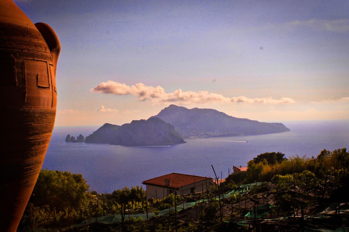The charm of the island of Capri between nature and history